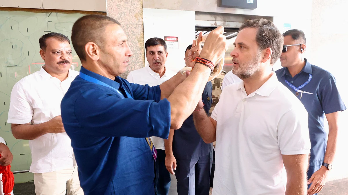 <div class="paragraphs"><p>اندور ایئرپورٹ پر راہل گاندھی کا استقبال کرتے ہوئے جیتو پٹواری، تصویر ’ایکس‘ @INCIndia</p></div>