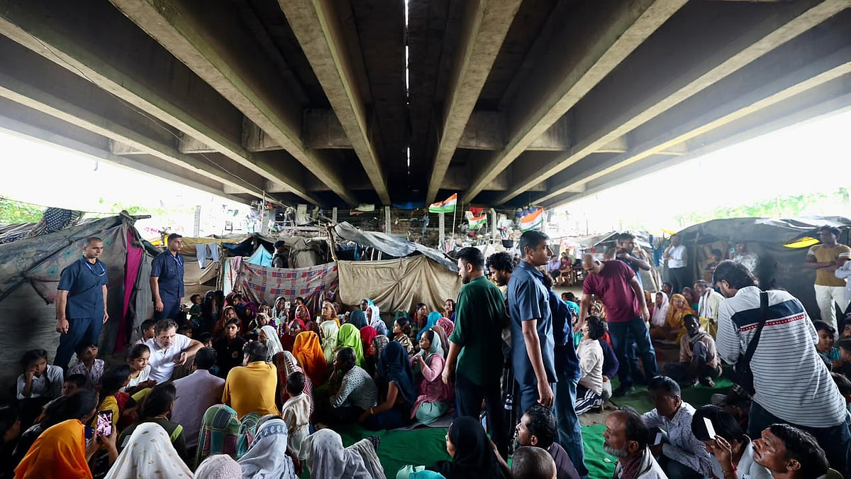 دہلی کے بیلا اسٹیٹ میں 728 میں سے 727 ووٹروں کے نام حذف، راہل گاندھی نے الیکشن کمیشن پر اٹھائے سوال