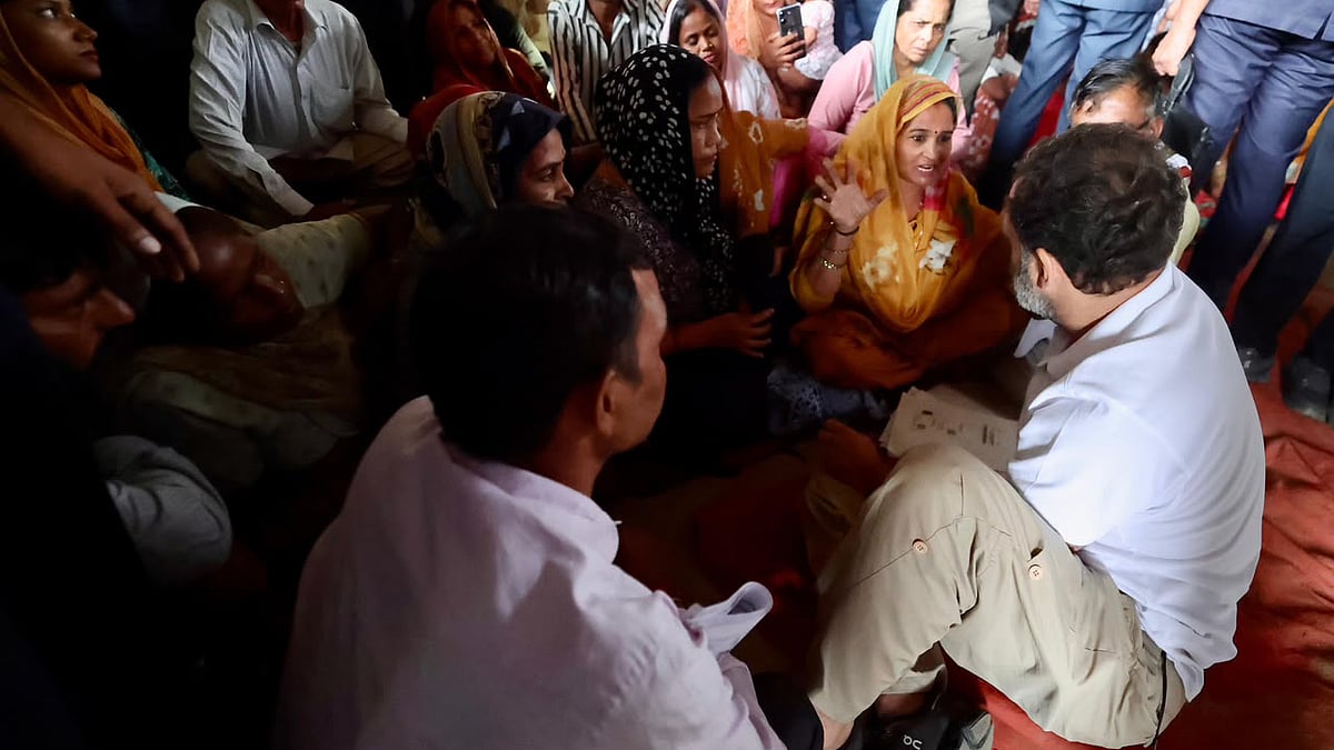 دہلی کے بیلا اسٹیٹ میں 728 میں سے 727 ووٹروں کے نام حذف، راہل گاندھی نے الیکشن کمیشن پر اٹھائے سوال