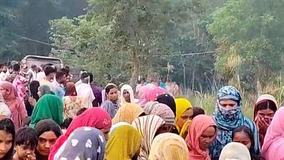 <div class="paragraphs"><p>مقامی باشندوں کا ہجوم، تصویر/آئی اے این ایس</p></div>