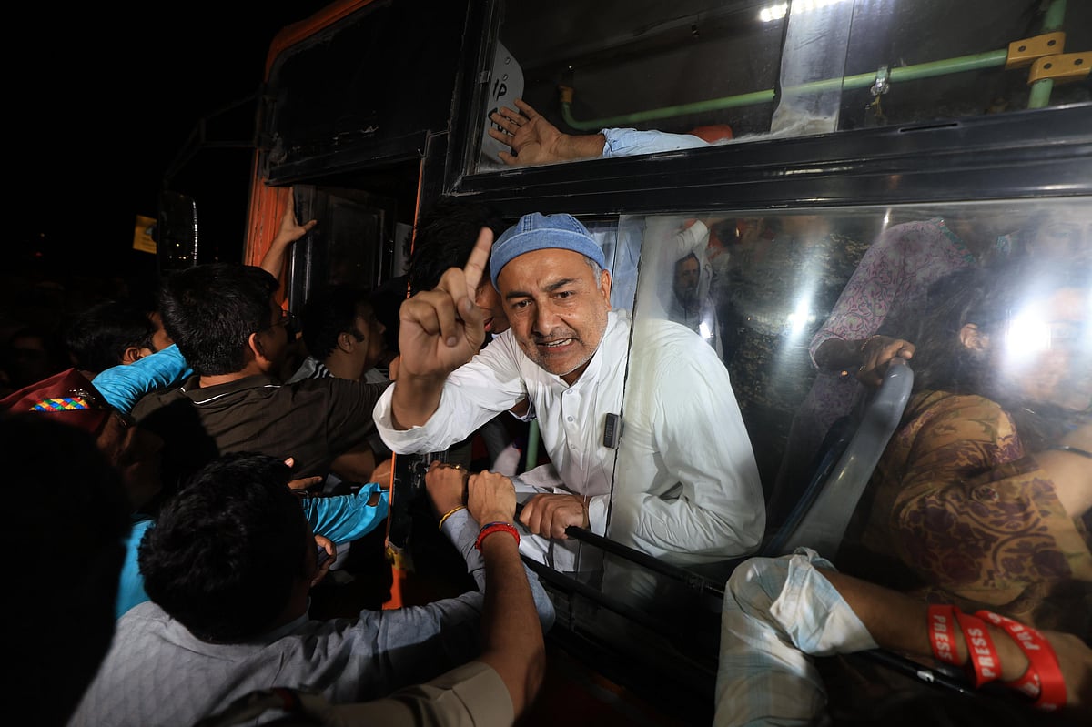 انکیتا بھنڈاری کے حق میں انڈیا گیٹ پر کانگریس کا زبردست مظاہرہ، انکیتا کے والدین حراست سے رِہا ہوئے