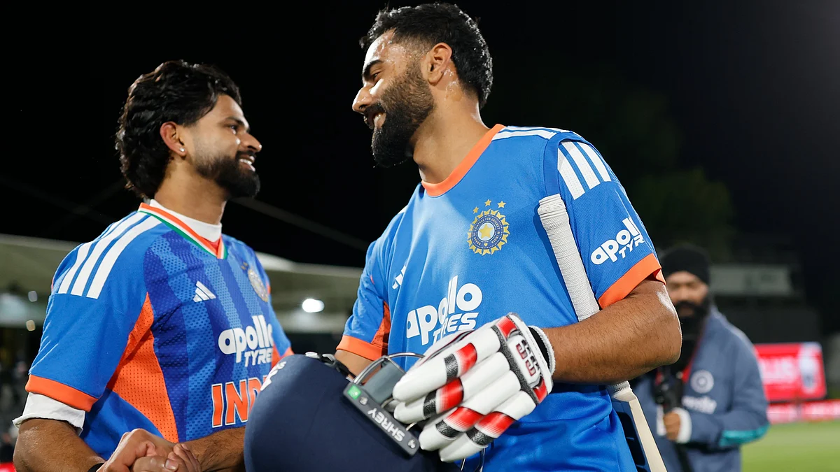 <div class="paragraphs"><p>نمن دھیر اور شریئس ایئر، تصویر سوشل میڈیا&nbsp;@BCCI</p></div>