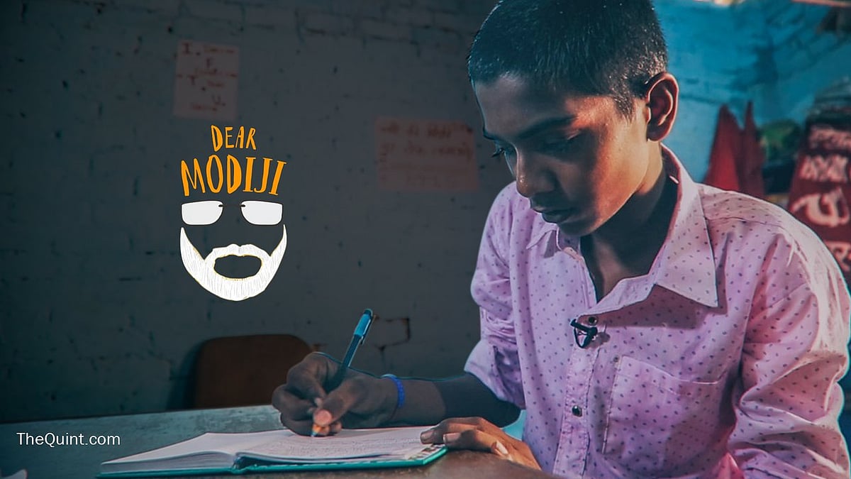 16 साल का आशीष दिल्ली में रहता है. (फोटो: द क्विंट)