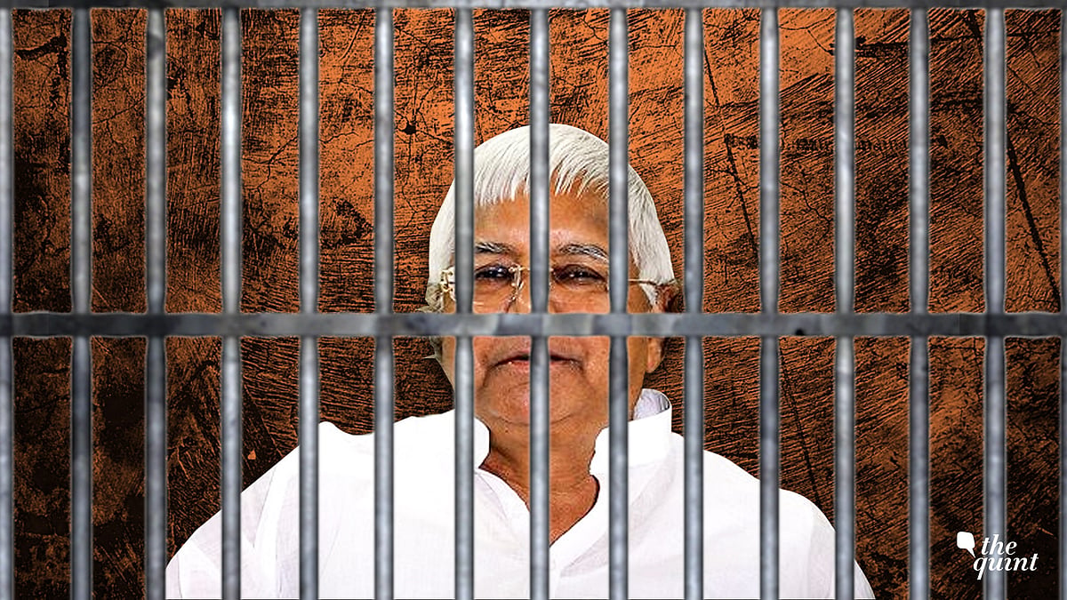 लालू यादव के खिलाफ एक के बाद एक करके चार जिला ट्रेजरी से पैसे निकाले जाने के मामले में सीबीआई अदालत सजा सुना चुकी है