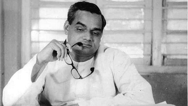 अटल बिहारी वाजपेयी भारतीय राजनीति और एक कवि