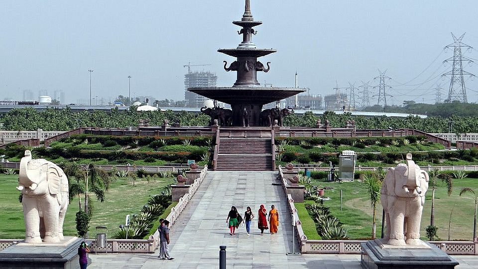 भारतीय समाज इस जमाने में भी दलितों से दूरी बना कर चलता है