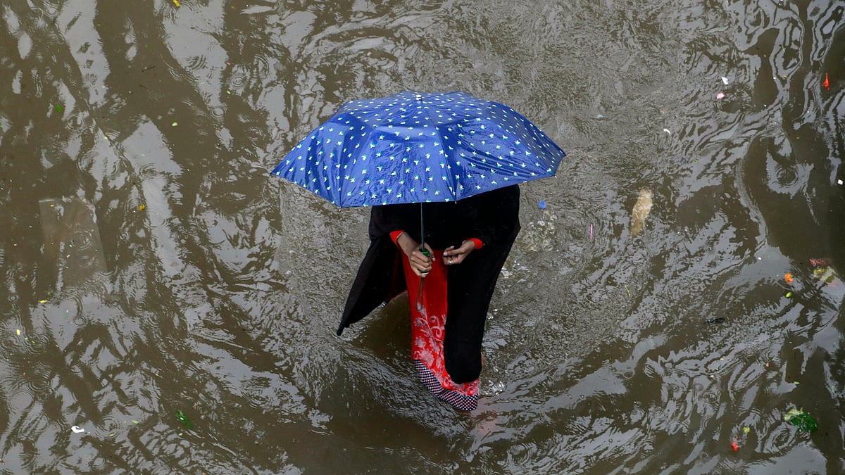 एक और मॉनसून, और मुंबई एक बार फिर पानी में डूब गई.