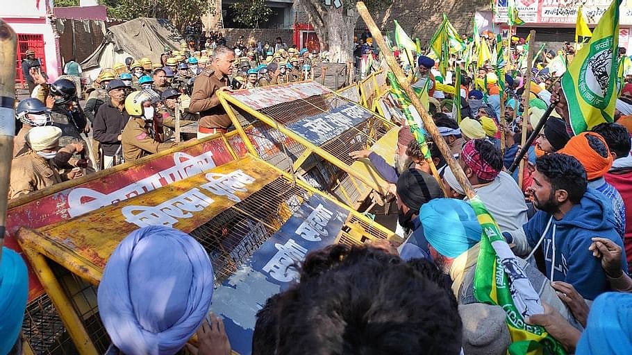 दिल्ली के चारों ओर लाखों किसान जमा हैं जो ऐसे घेराव की तैयारी में जुटे हैं