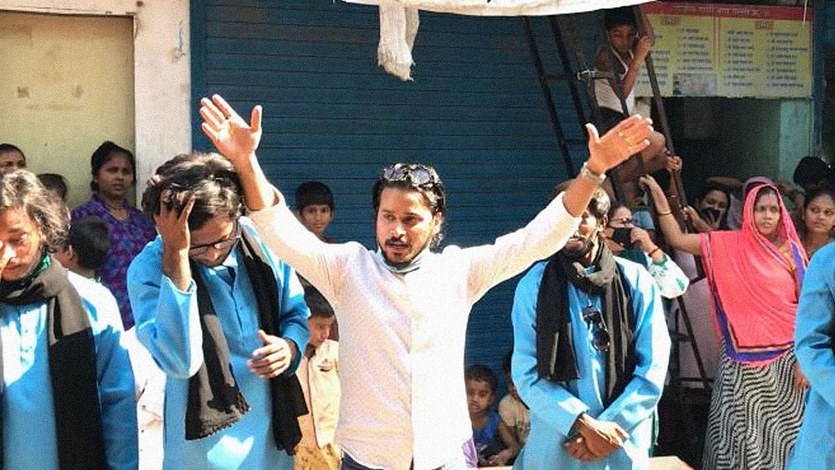 मुंबई की गलियों में जागरूकता बढ़ाने के लिए ड्रामा का सहारा ले रहा ये स्ट्रीट थिएटर
