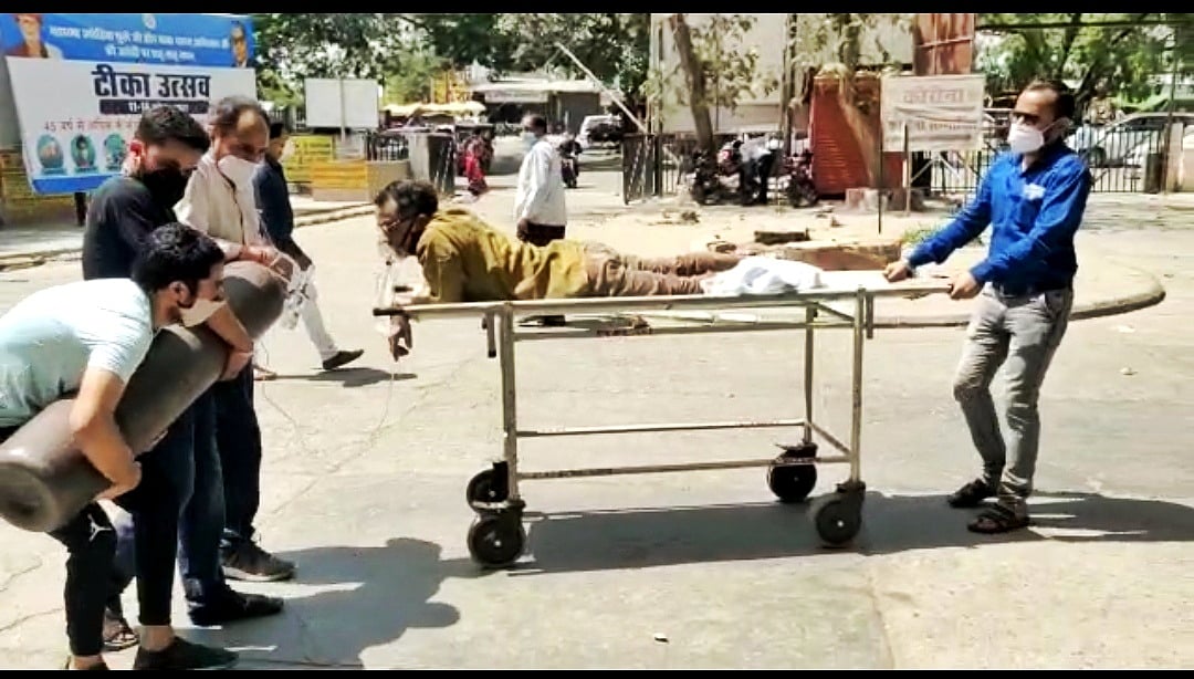 Covid: UP के शाहजहांपुर मेडिकल कॉलेज की ये ‘तस्वीर’ हैरान करती है