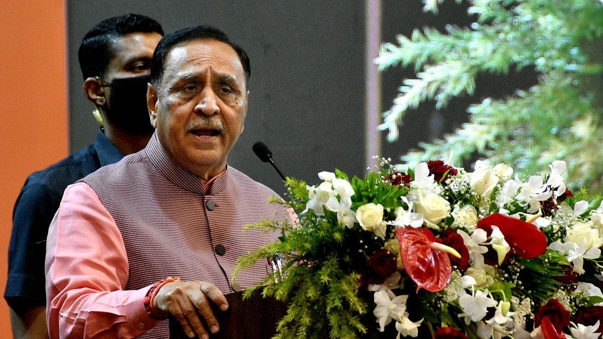 <div class="paragraphs"><p>मुख्यमंत्री पद से इस्तीफा देने के बाद विजय रुपाणी</p></div>
