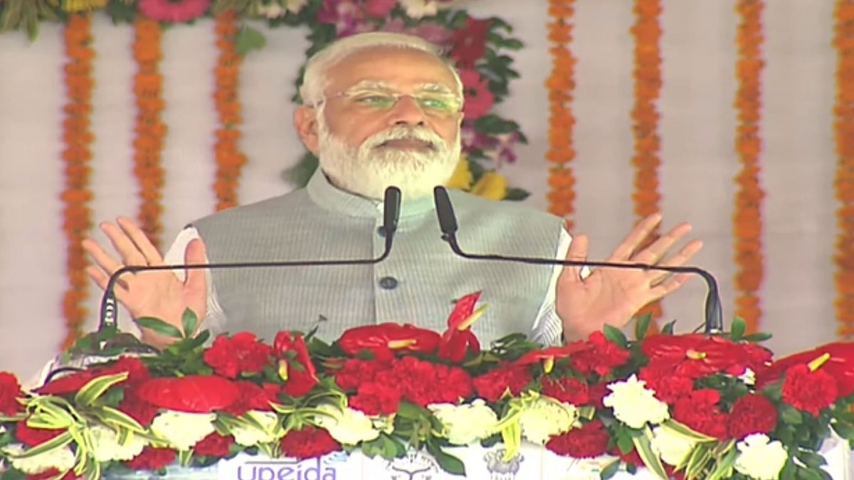 <div class="paragraphs"><p>पूर्वांचल एक्सप्रेसवे के उद्घाटन समारोह के संबोधित करते पीएम मोदी</p></div>
