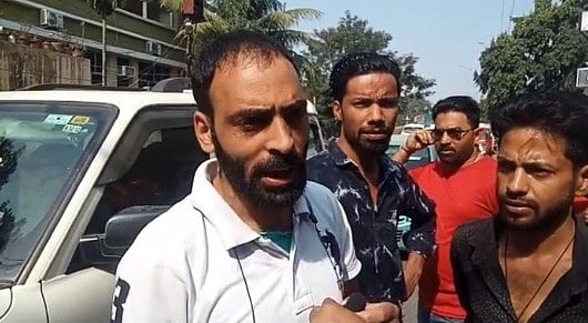 <div class="paragraphs"><p>रांची में 4 कश्मीरी युवकों के साथ मारपीट, तीन आरोपी हिरासत में</p></div>