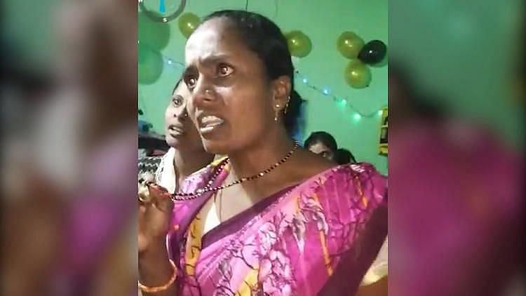 <div class="paragraphs"><p>कर्नाटक में बजरंग दल ने क्रिसमस कार्यक्रम रोका</p></div>