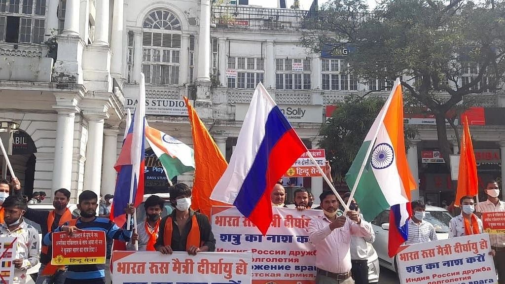 <div class="paragraphs"><p>रूस के समर्थन में हिन्दू सेना ने दिल्ली में निकाला मार्च, यूक्रेन का किया विरोध</p></div>