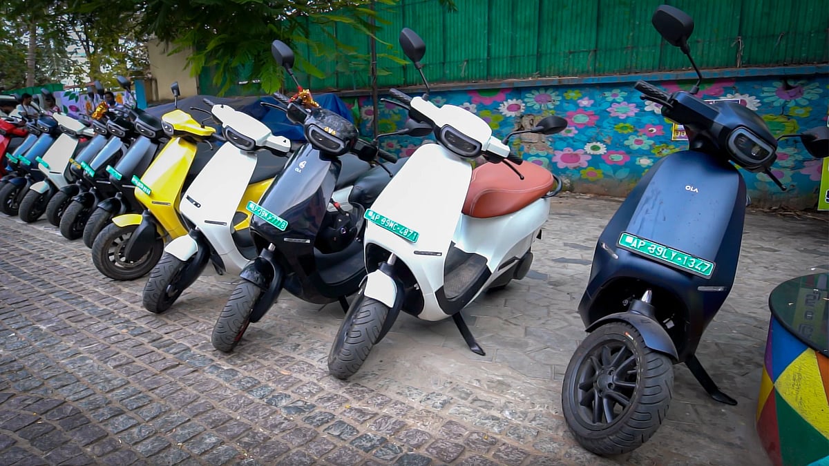 <div class="paragraphs"><p>Electric Vehicle: बैटरी सेफ्टी के लिए जारी हुए नए नियम, 1 अक्टूबर से होंगे लागू</p></div>
