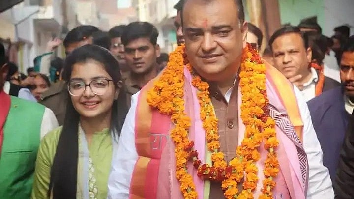 <div class="paragraphs"><p>रामपुर उपचुनाव में आजम खान का किला भेदने वाले आकाश सक्सेना</p></div>