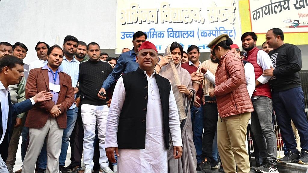 <div class="paragraphs"><p>By Election 2022: रामपुर में 26 साल में सबसे कम वोट-मैनपुरी में भी घटा,SP लगाती रही धांधली के आरोप</p></div>