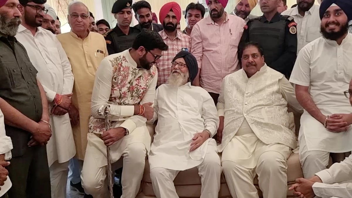 <div class="paragraphs"><p>दिग्विजय चौटाला की शादी की रश्में शुरू, प्रीतिभोज में नहीं पहुंचे चाचा और दादा</p></div>