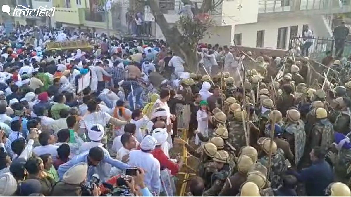 <div class="paragraphs"><p>पंचकूला में सरपंचों पर लाठीचार्ज करती पुलिस</p></div>