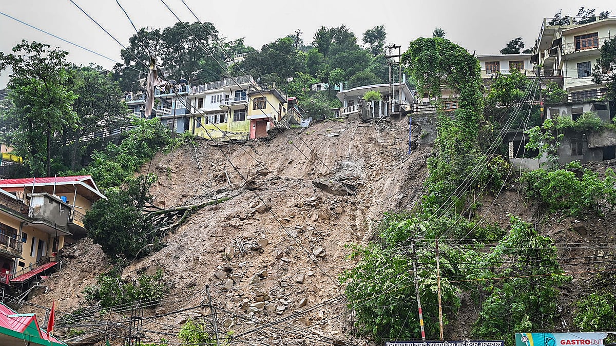 <div class="paragraphs"><p>Himachal Pradesh: मंडी में लैंडस्लाइड</p></div>