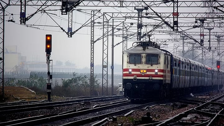 <div class="paragraphs"><p>Push Pull Train क्या है, जिसको लॉन्च करने की तैयारी कर रहा इंडियन रेलवे? </p></div>