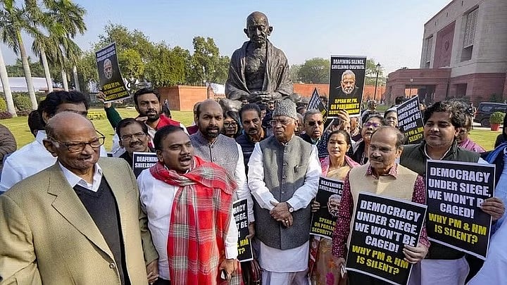 <div class="paragraphs"><p>Parliament Mass Suspensions: विपक्ष रहित संसद से पास कानून </p></div>