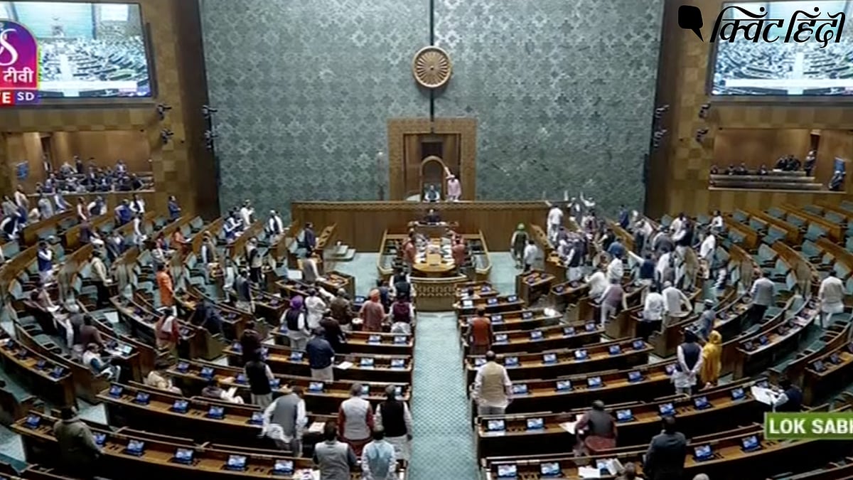 <div class="paragraphs"><p>"BJP किस मुंह से इसे लोकतंत्र का मंदिर कहती हैं": फारूख-थरूर समेत 49 MP सस्पेंड</p></div>