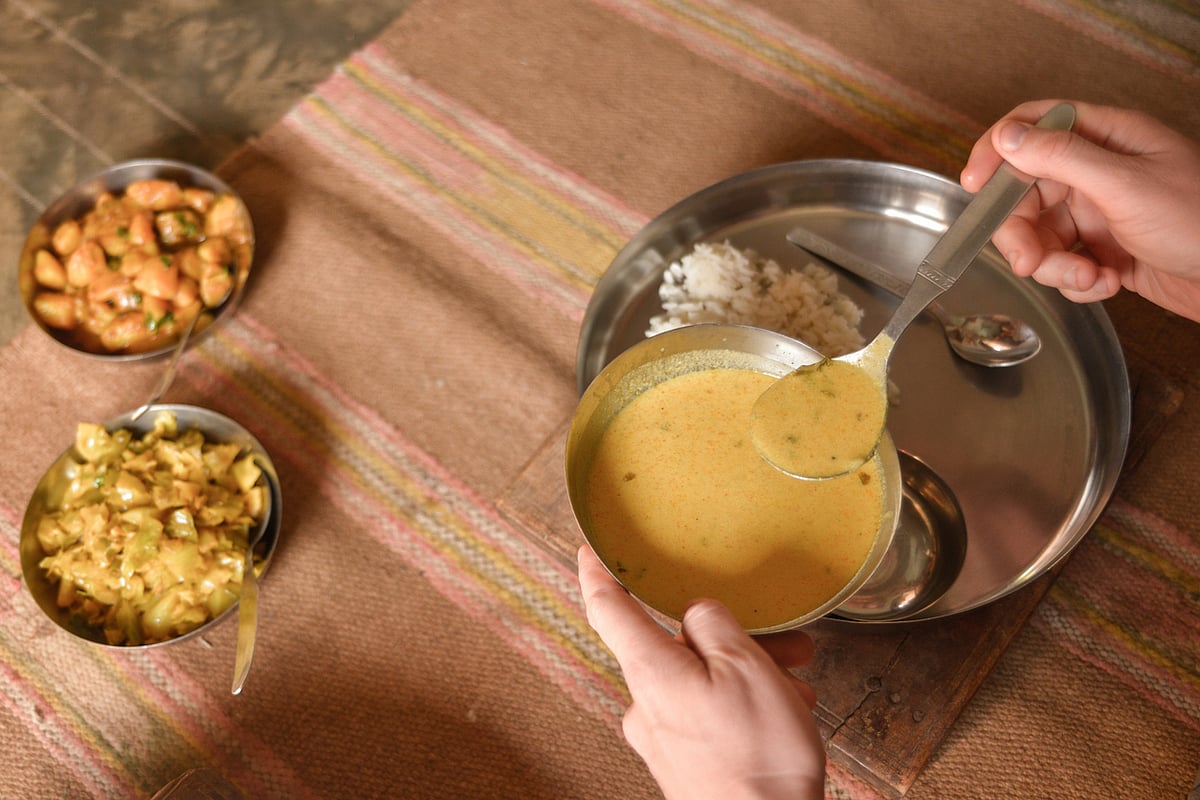 <div class="paragraphs"><p>Benefits of Eating Food Sitting on Floor</p></div>