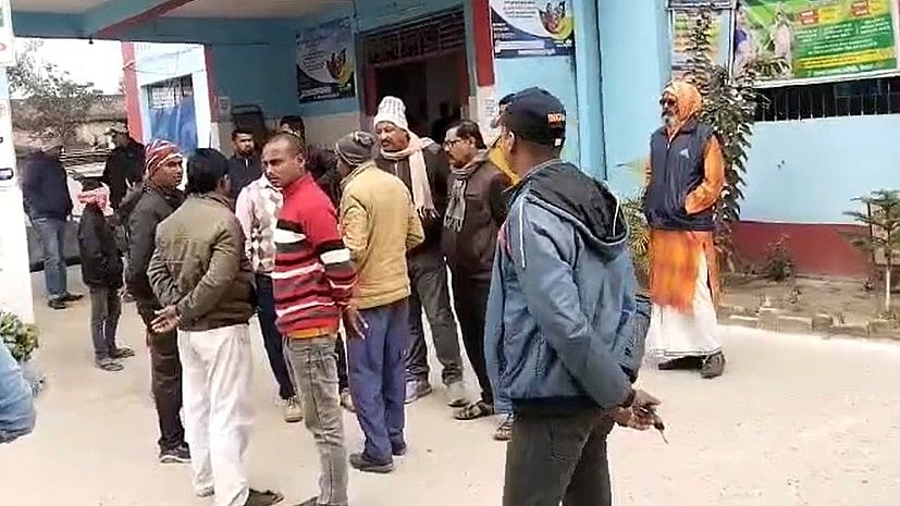 <div class="paragraphs"><p>Bihar: मधुबनी में जमीन विवाद में चली गोली, मां-बेटे की मौत- तीन लोग जख्मी</p></div>