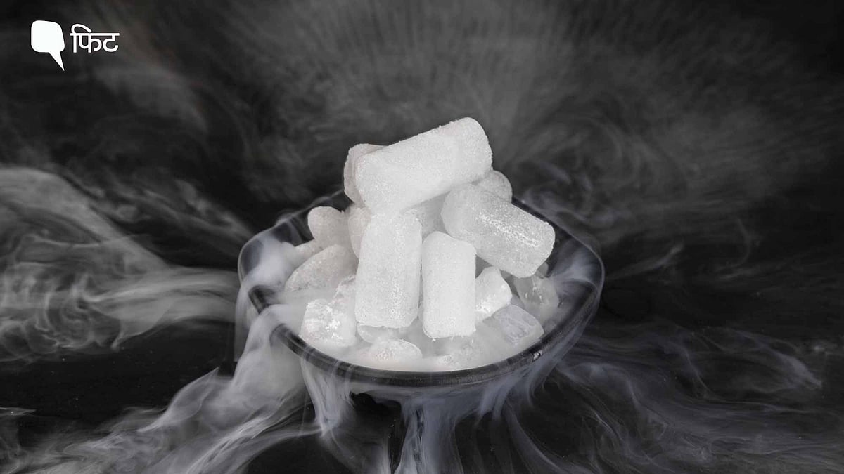 <div class="paragraphs"><p>Dry Ice का एक्सट्रीम कोल्ड एक्सपोजर होता है, जिससे फ्रॉस्ट बाईट जैसी समस्या पैदा हो जाती है.</p></div>