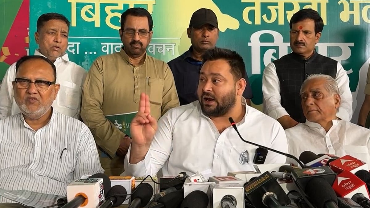 <div class="paragraphs"><p>RJD का घोषणा पत्र जारी, 1 करोड़ नौकरी-महिलाओं को 1 लाख रुपये का वादा- मेनिफेस्टो की बड़ी बातें</p></div>