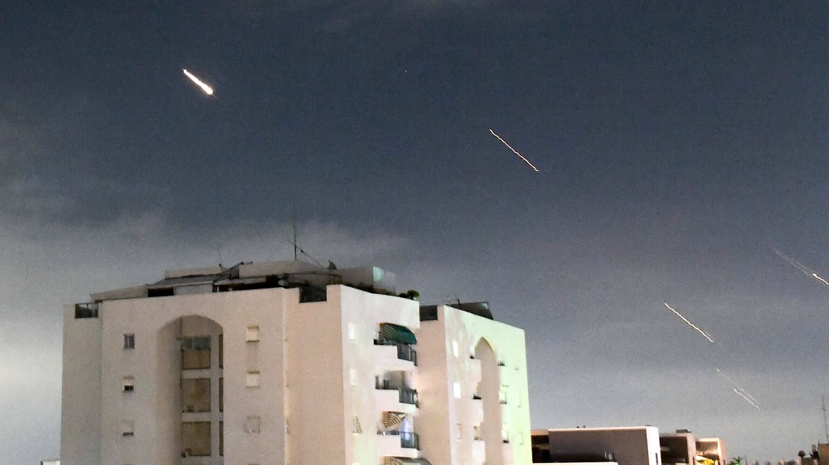 <div class="paragraphs"><p>Iran Attacks Tel Aviv a Day After Trump's 'Postponing Strikes' Statement</p></div>