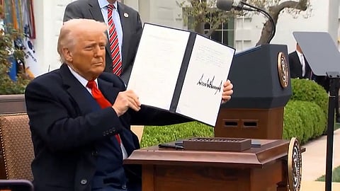 President Trump går fortsatt hem hos unga amerikaner, visar en ny opinionsundersökning.