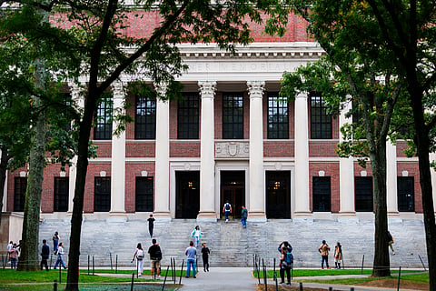 Trump kritiserar även Harvard för att ha anställt tidigare demokratiska borgmästare i New York och Chicago.