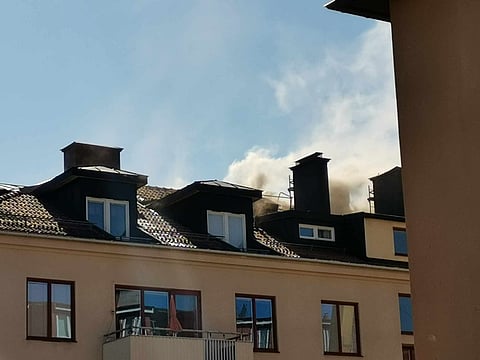 En vindsbrand i centrala Västerås uppstod på fredagsförmiddagen. 