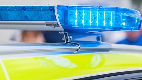 Polisen larmades gällande om en hög smäll i ett trapphus på torsdagskvällen.
