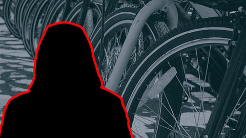 Cyklande kvinna knuffad och misshandlad av okänd man