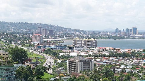 Fyndet gjordes strax söder om Port of Spain. Nu utreder polisen vad som ligger bakom. 
