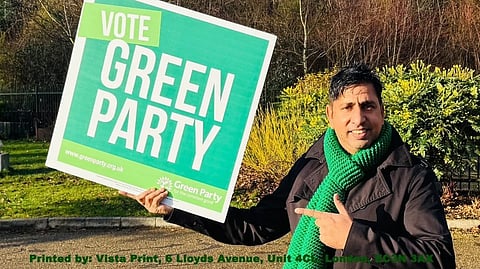 Den engelske miljöpartisten Raja Attiq kandiderar i lokalvalet i Birmingham. Som ett svar på Hamas attack mot Israel den 7 oktober 2023 kallade han judar för "kackerlackor".