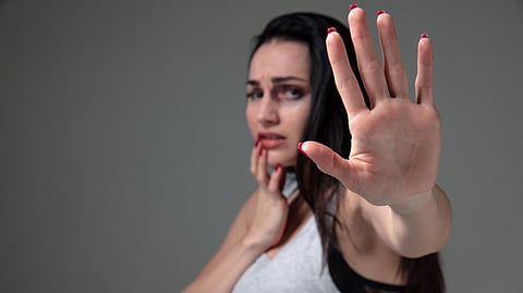Åklagaren krävde utvisning av kvinnomisshandlare – får stanna efter familjens vädjan