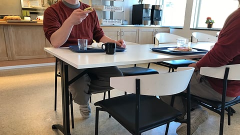 Anstalten drar in på mjölk och strösocker - intagna JO-anmäler