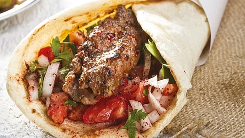 En döner kebabrulle.
