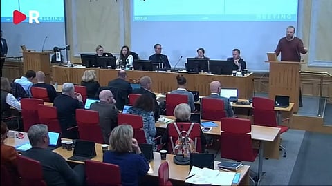 S-toppen blev rosenrasande på SD efter frågan om dyra resor