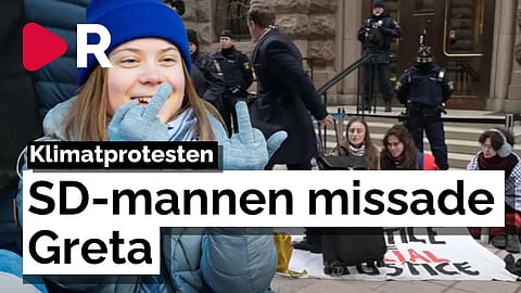 Här kör SD-mannen över Gretas banderoll: "Borde göra något vettigt"