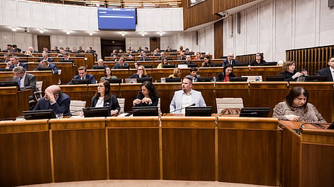 Parlament nesúhlasil ospravedlniť sa Rómom za nútené karantény.