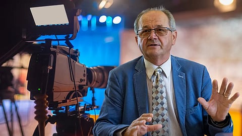 KOMENTÁR ekonóma Páleníka: Práca namiesto dávok môže prehĺbiť chudobu.