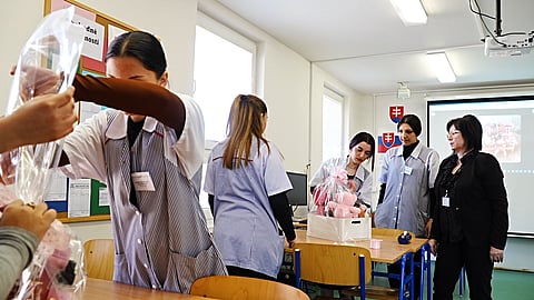 Štát rozdá rómskym študentom 200 eur mesačne. Vieme, kto ich získa