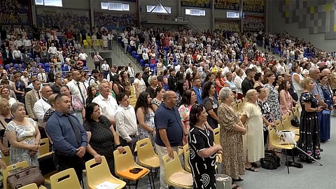 V Michalovciach sa stretlo vyše tisíc Rómov. Dôvod bol zjazd Svedkov Jehovových.