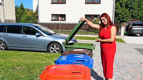 Ivana Tišerová naučila Rómov v Hrabušiciach triediť odpad